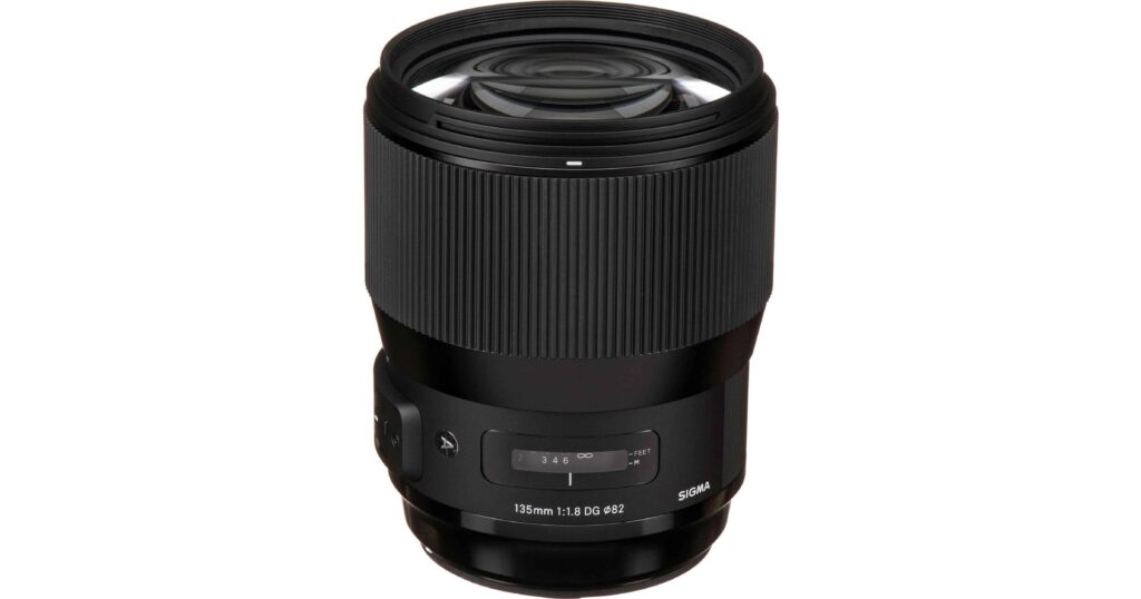 لنز Sigma 135mm f/1.8 DG HSM Art