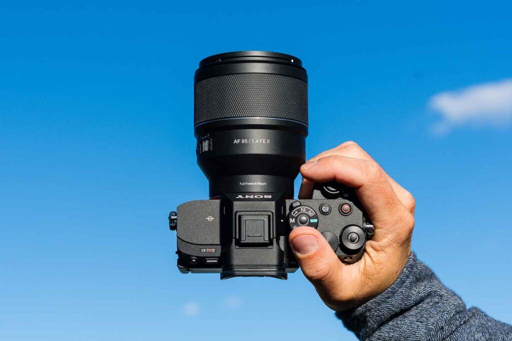 لنز 85mm سونی، مزایا و کاربردها برای عکاسی پرتره